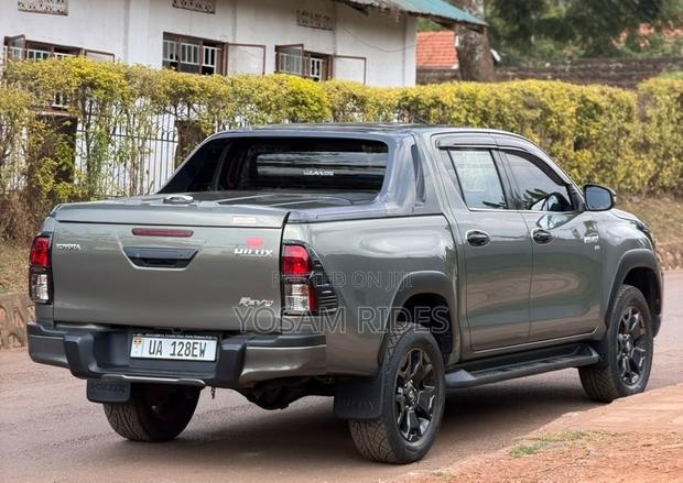 Toyota Hilux Revo Double Cab Deisel 2.8 AWD 2018 Green