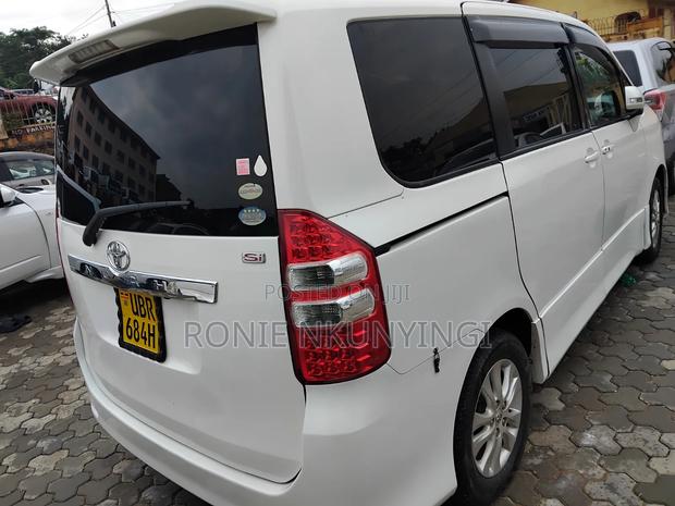 Toyota Noah 2011 White