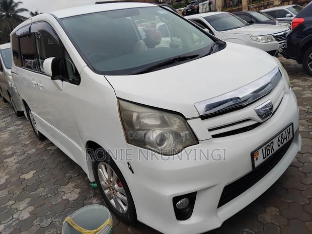 Toyota Noah 2011 White