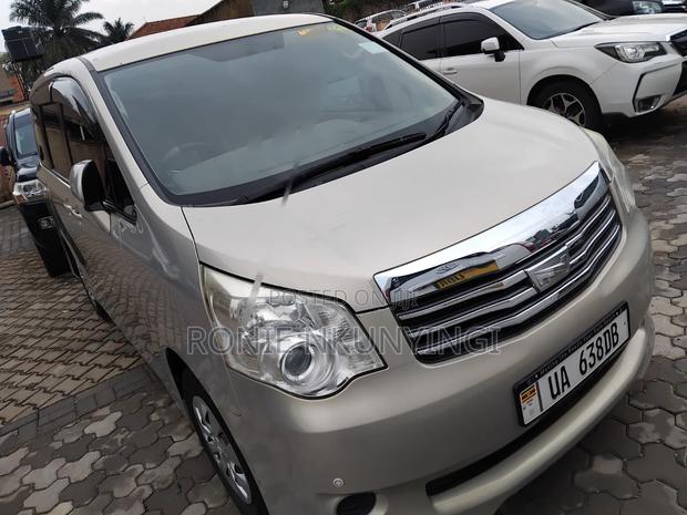 Toyota Noah 2012 Silver