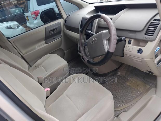 Toyota Noah 2012 Silver