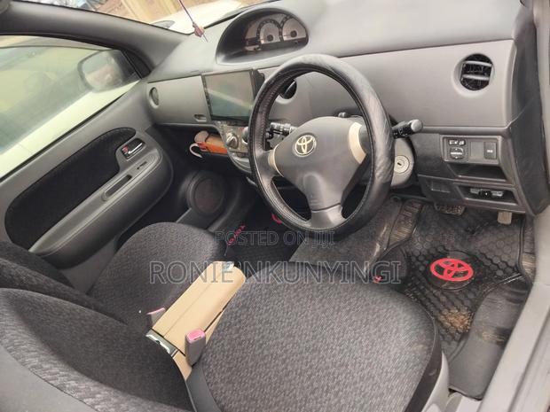Toyota Sienta 2015 Brown