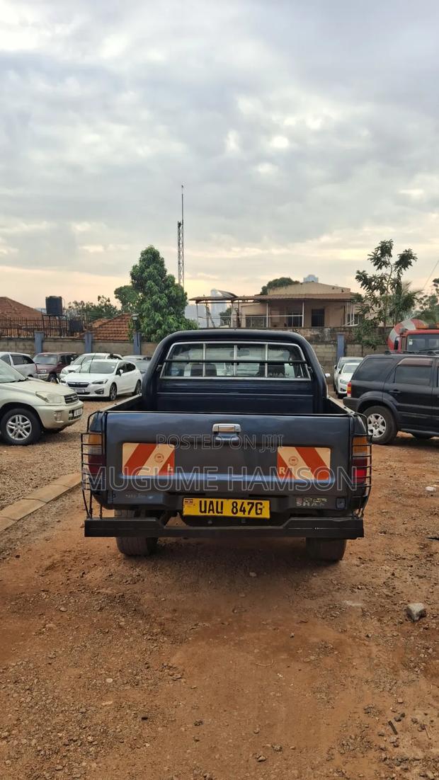 Toyota Hilux 2000 Gray