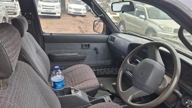 Toyota Hilux 2000 Gray