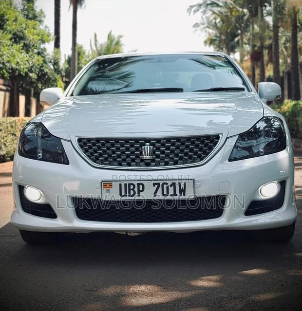 Toyota Crown 2014 White