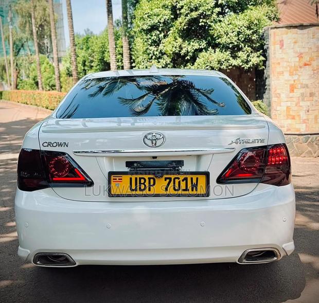 Toyota Crown 2014 White