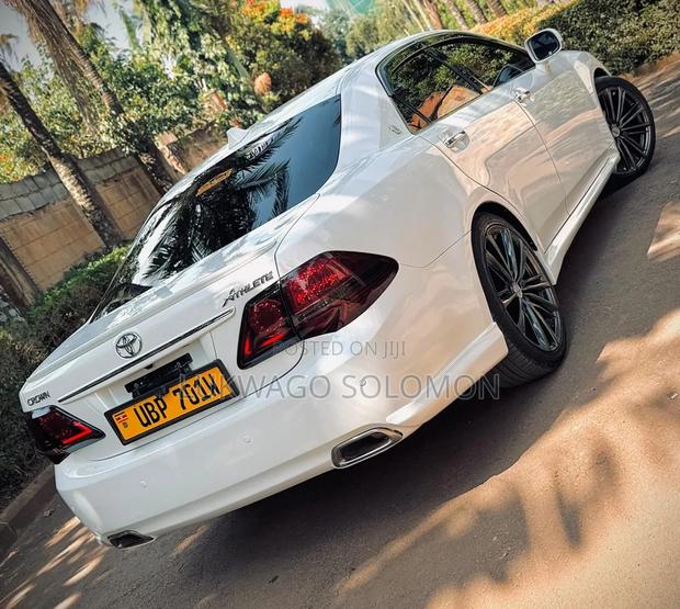 Toyota Crown 2014 White