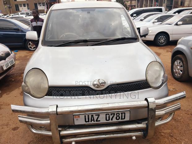 Toyota Sienta 2006 Silver