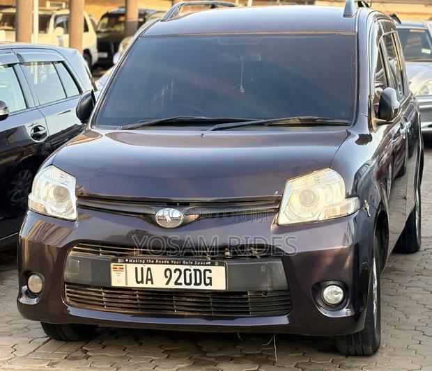 Toyota Sienta 1.5 FWD 2012 Purple
