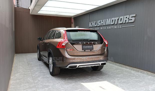 Volvo V60 2017 Brown