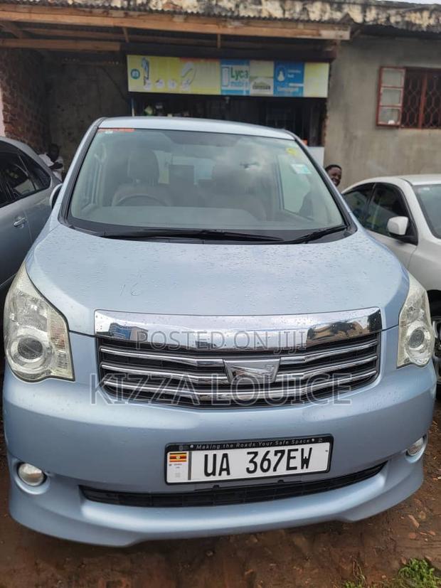 Toyota Noah 2012 Blue