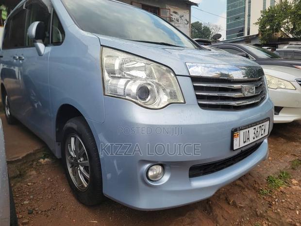 Toyota Noah 2012 Blue