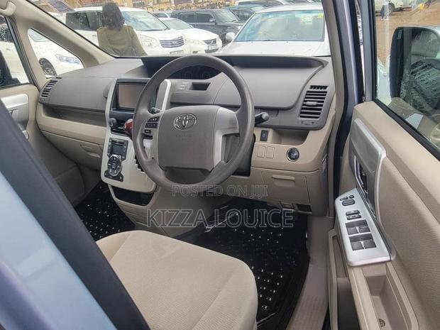 Toyota Noah 2012 Blue