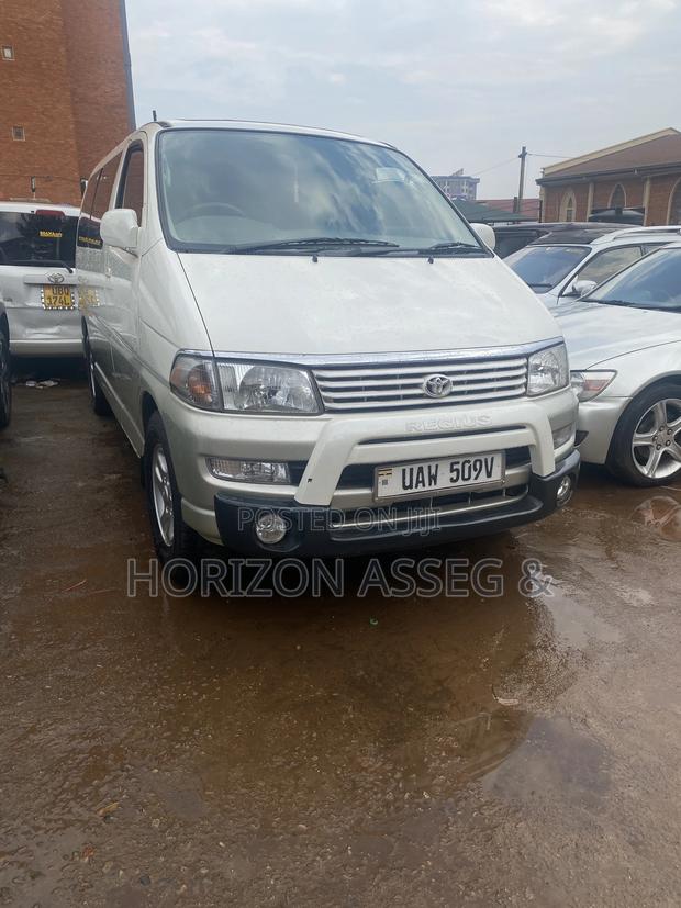 Toyota Regius 1998 White