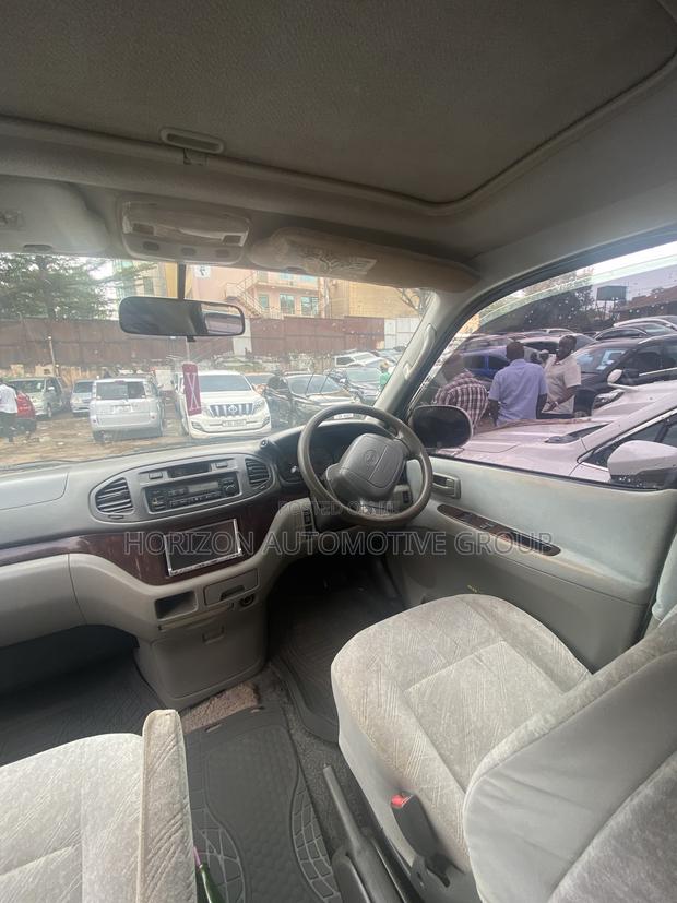 Toyota Regius 1998 White