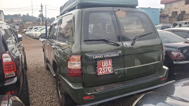 Toyota Land Cruiser 2001 Green