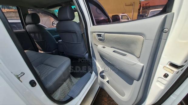 Toyota Hilux 2011 White