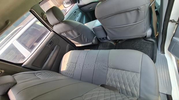 Toyota Hilux 2011 White