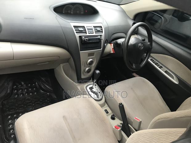 Toyota Belta 2005 Silver