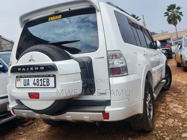 Mitsubishi Pajero 2011 White