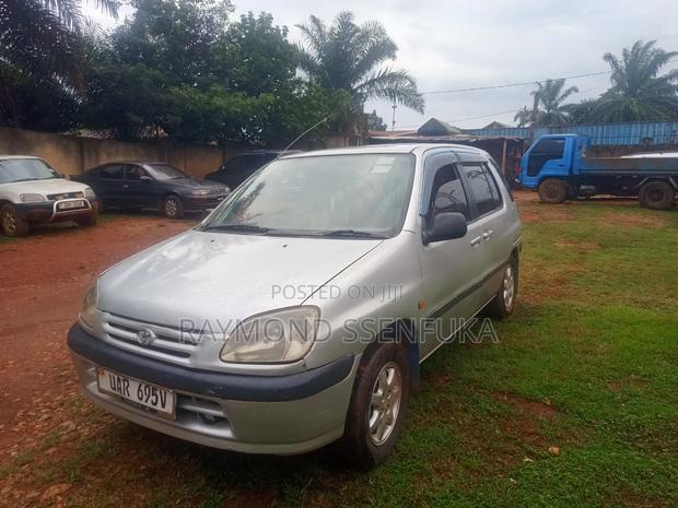 Toyota Raum 1999 Silver