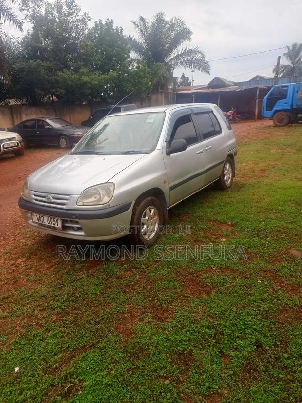 Toyota Raum 1999 Silver