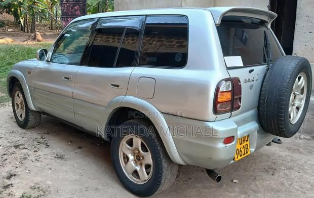 Toyota RAV4 Base FWD 2001 Silver