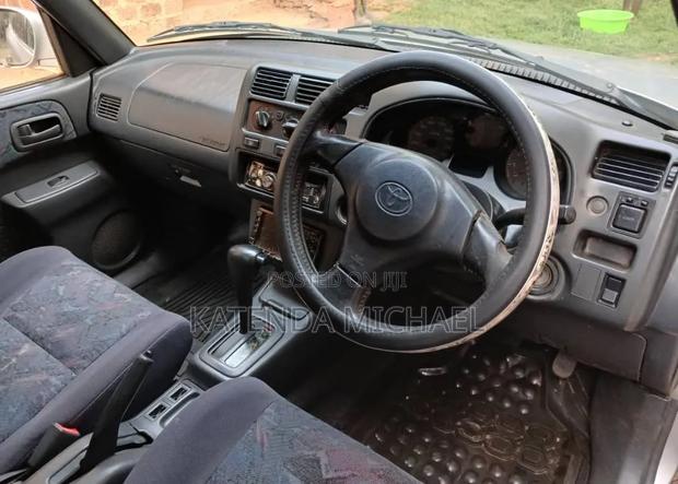 Toyota RAV4 Base FWD 2001 Silver