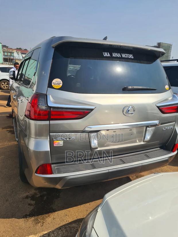 Lexus LX 2017 Silver