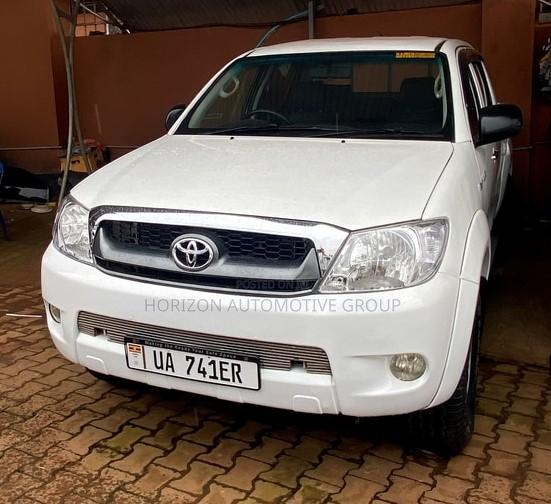 Toyota Hilux 2011 White