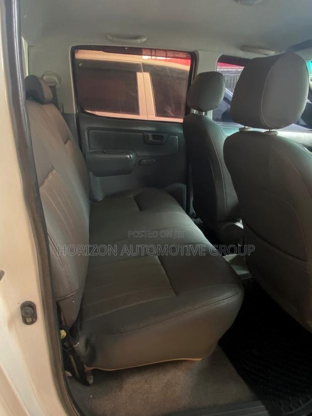 Toyota Hilux 2011 White