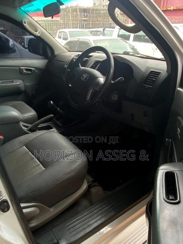 Toyota Hilux 2011 White