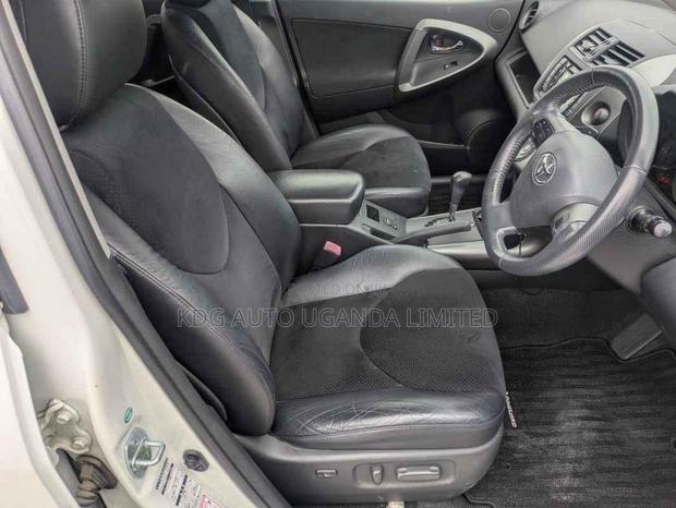 Toyota Vanguard 2011 Pearl