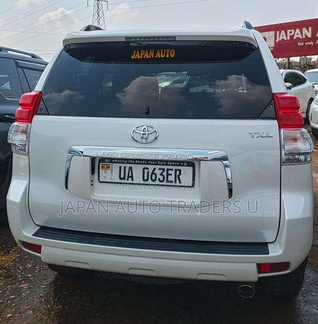 Toyota Land Cruiser Prado 2011 White