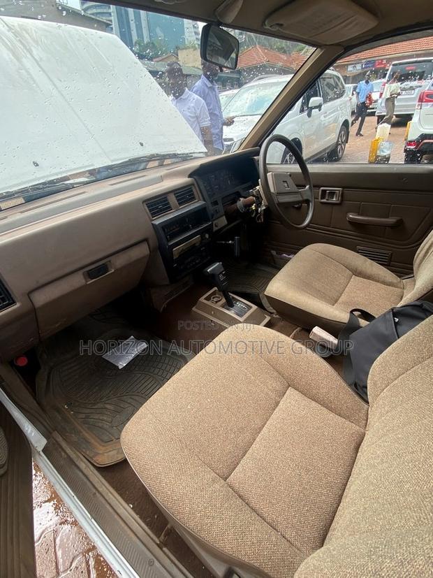 Nissan Hardbody 1990 White