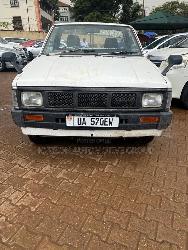 Nissan Hardbody 1990 White
