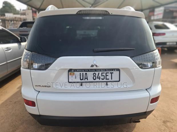 Mitsubishi Outlander 2010 White