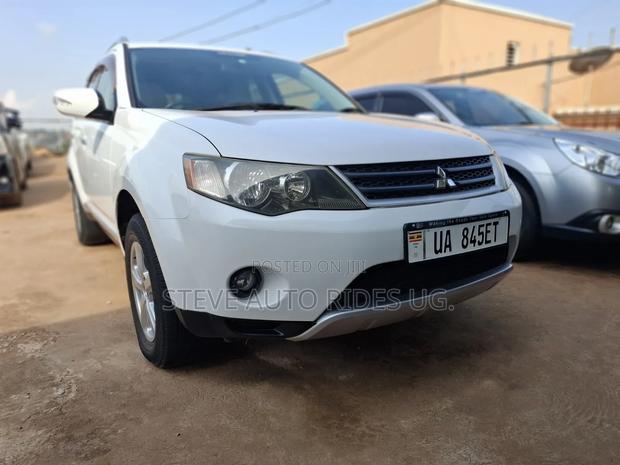 Mitsubishi Outlander 2010 White