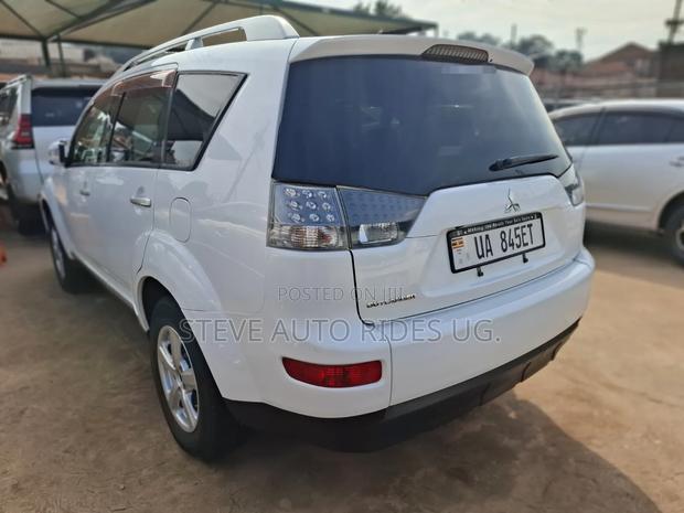 Mitsubishi Outlander 2010 White