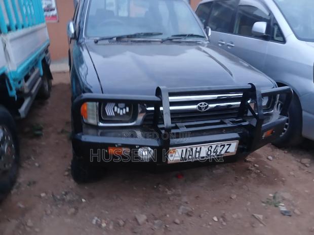 Toyota Hilux 1999 Black