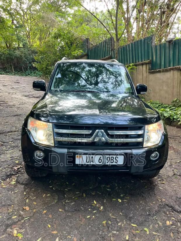 Mitsubishi Pajero 2014 Black