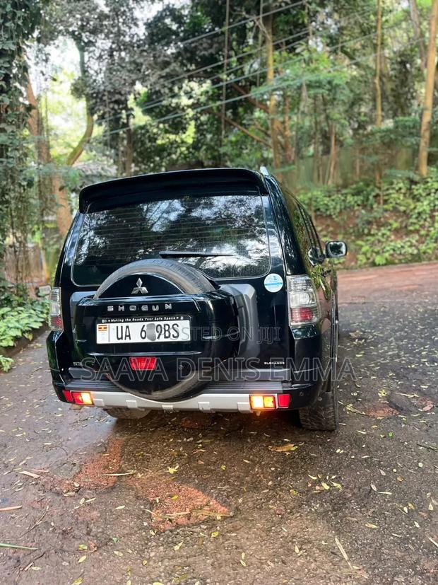 Mitsubishi Pajero 2014 Black
