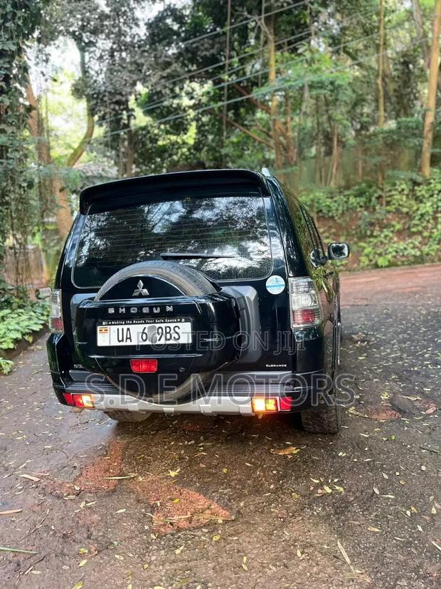 Mitsubishi Pajero 2014 Black