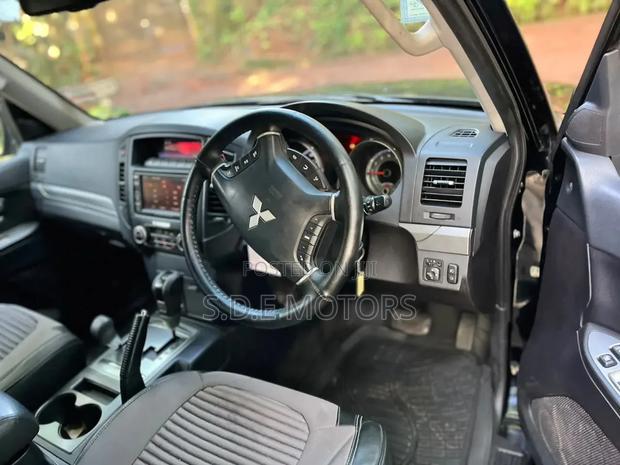 Mitsubishi Pajero 2014 Black