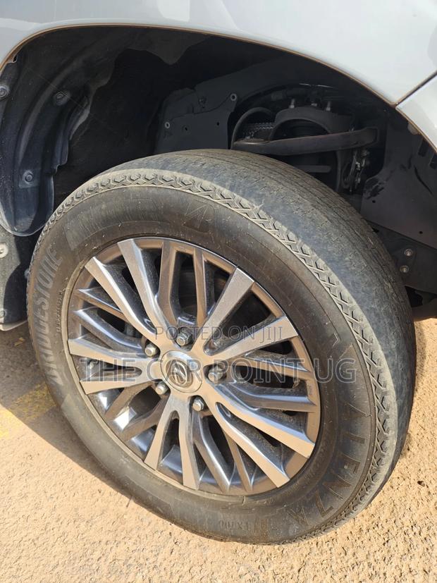 Lexus LX 2017 Silver