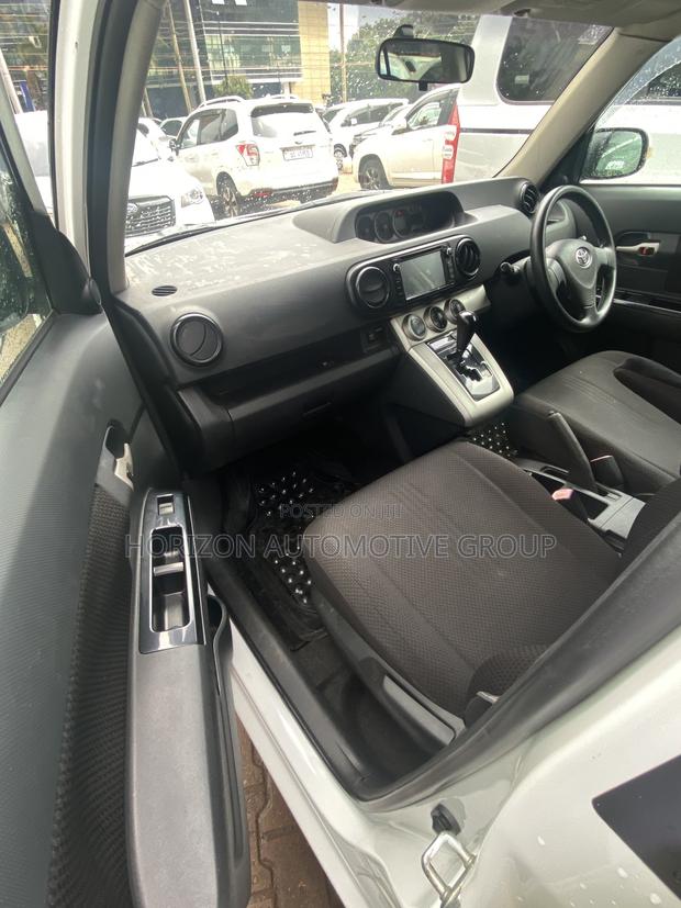 Toyota Corolla Rumion Hatchback 1.5 FWD 2010 White