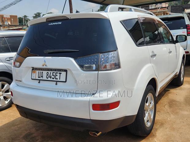 Mitsubishi Outlander 2010 White