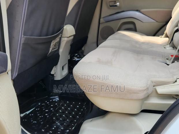 Mitsubishi Outlander 2010 White