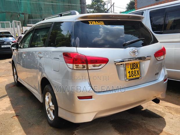 Toyota Wish 2010 Silver