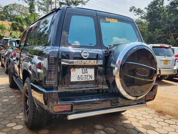 Nissan Patrol 2010 Black